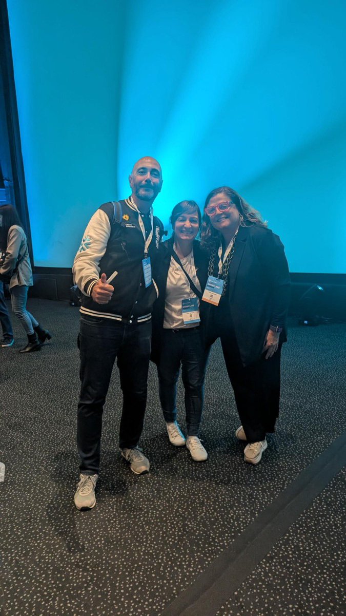 plainconcepts's tweet image. Ayer estuvimos en el #SnowflakeForumMadrid, explorando cómo la #AI #Data #Cloud está transformando la forma en que las empresas convierten sus #datos en valor real. 💡
Disfrutamos de las últimas innovaciones en #IA, arquitectura moderna y desarrollo de aplicaciones.
@Snowflake