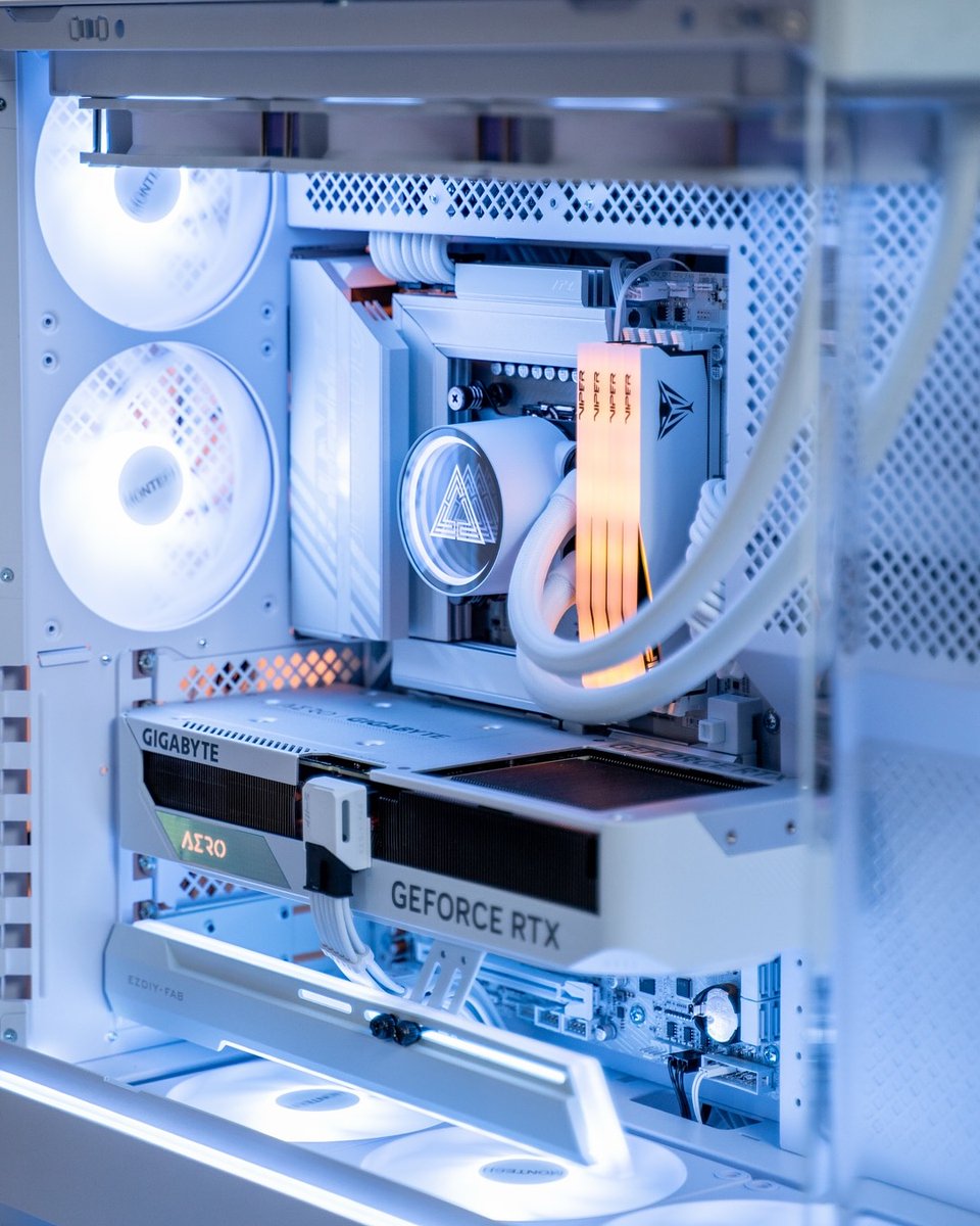 GIGABYTE_DE's tweet image. GIGABYTE AORUS AERO GAMING POWER 😎

Dank an 💘🛠📸🎥💻: @ masters .of .tech @ aorus_benelux Jeff

#GIGABYTE #AORUS #casemod #pcbuild #pcmr #gamer #pcgamer