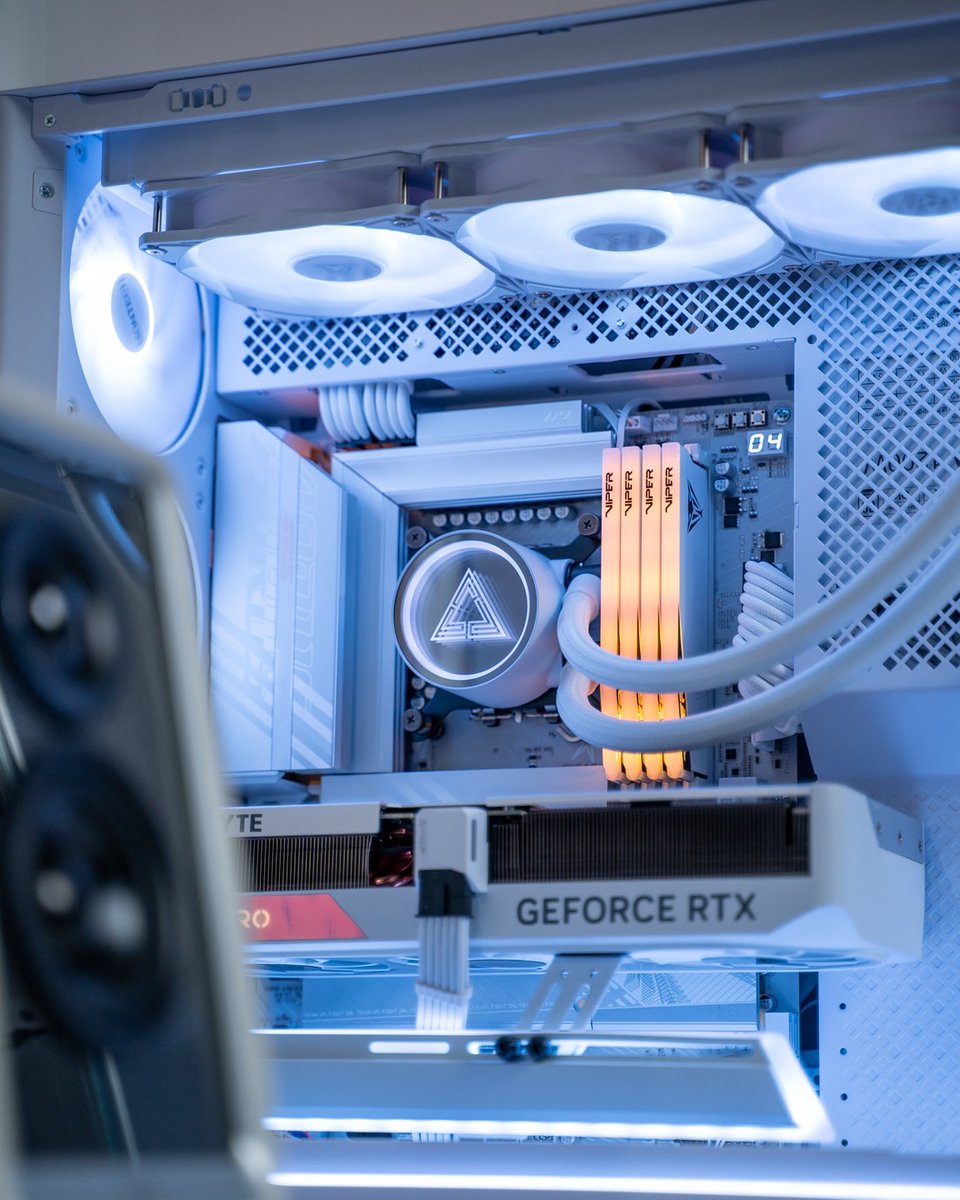 GIGABYTE_DE's tweet image. GIGABYTE AORUS AERO GAMING POWER 😎

Dank an 💘🛠📸🎥💻: @ masters .of .tech @ aorus_benelux Jeff

#GIGABYTE #AORUS #casemod #pcbuild #pcmr #gamer #pcgamer