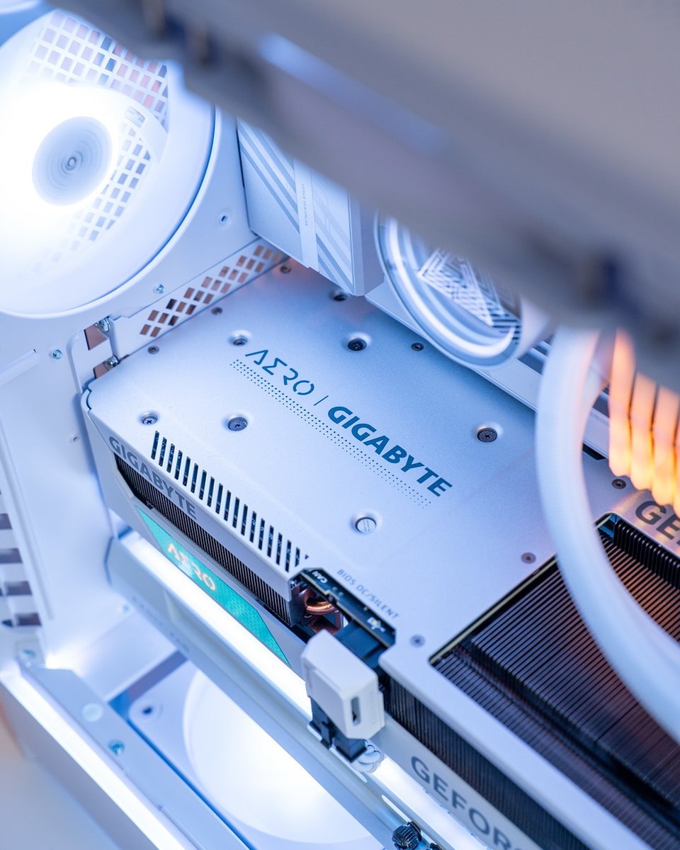 GIGABYTE_DE's tweet image. GIGABYTE AORUS AERO GAMING POWER 😎

Dank an 💘🛠📸🎥💻: @ masters .of .tech @ aorus_benelux Jeff

#GIGABYTE #AORUS #casemod #pcbuild #pcmr #gamer #pcgamer