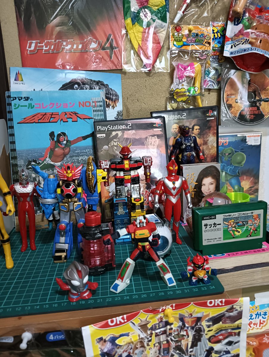 4zcZEYSP2hnaoXL's tweet image. 自宅の居間の片隅にある僕のレトロコレクションです!