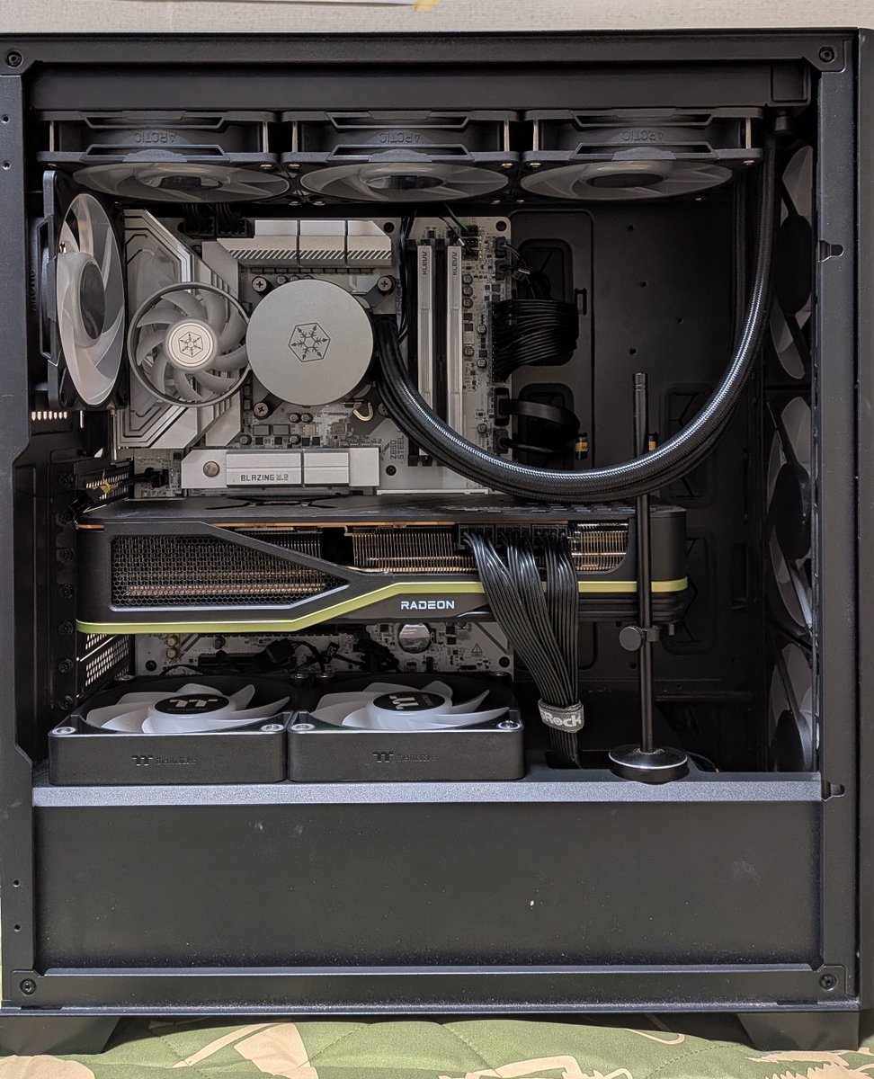 ponko2_na's tweet image. #ASRock Z890 STEELLEGEND WIFI
#Intel CORE ULTRA7 265K
#ASRock RX6950XT OCFormula
#KLEVV CRAS V RGB DDR5-6400 XMP
#SILVERSTONE ICEMYST 360
#ARCTIC P12 PRO A-RGB×4
#ARCTIC P14 PRO A-RGB×3
#Thermaltake CT120 Reverse×2
#SOLIDIGM P44 PRO 512GB
#SOLIDIGM P41 Plus 2TB 文字数↴