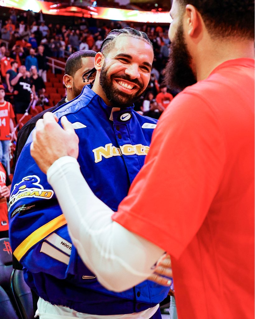 NBACanada's tweet photo. Happy Birthday, @Drake! 🎉 https://t.co/yqJjBpwtMb