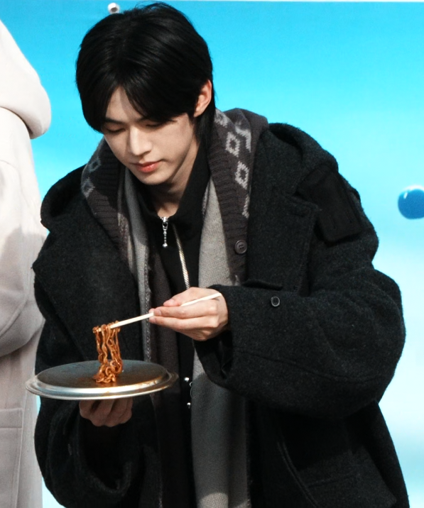 #신유 #도훈 
한입차이ㅋㅋㅋㅋㅋ😆