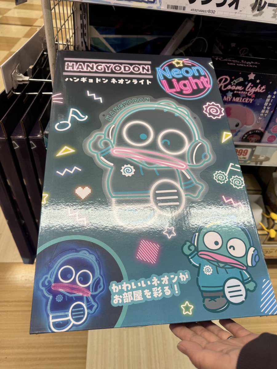 ドンキホーテにありました。 想像してたより大きい(o^^o) #ネオン