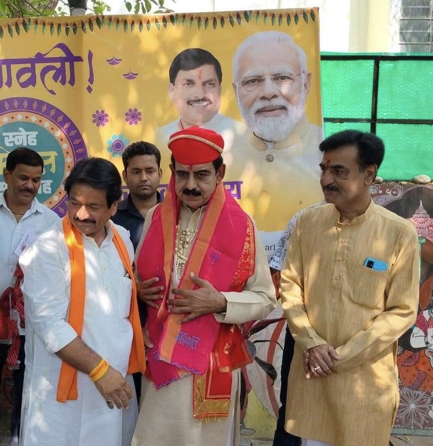 satishsharmain2's tweet image. आज सांसद कार्यालय पर आयोजित दीपावली स्नेह मिलन समारोह में सम्मिलित हुआ।
इस अवसर पर केंद्रीय राज्य मंत्री, जनजातीय कार्य मंत्रालय, भारत सरकार श्री दुर्गादास उइके जी की गरिमामयी उपस्थिति रही,

सभी देशवासियों को दीपावली की हार्दिक शुभकामनाएँ। 🪔🇮🇳
#HappyDiwali
#Diwali2025