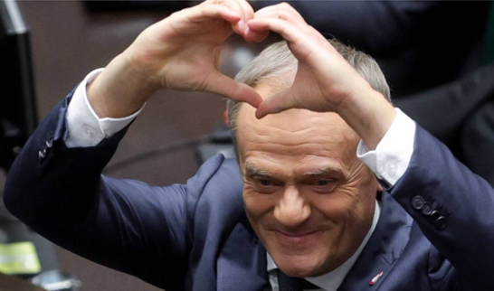 NowyŚwiat24 (@nowyswiat24) on Twitter photo Według najnowszych danych Ministerstwa Finansów, rząd Donalda Tuska zaciągnął dokładnie 522 000 000 000 zł nowych długów od początku swojego urzędowania. Czyli w niespełna dwa lata. Zadłużamy się najszybciej w Europie. Według najnowszych danych Ministerstwa Finansów, rząd Donalda Tuska zaciągnął dokładnie 522 000 000 000 zł nowych długów od początku swojego urzędowania. Czyli w niespełna dwa lata. Zadłużamy się najszybciej w Europie.