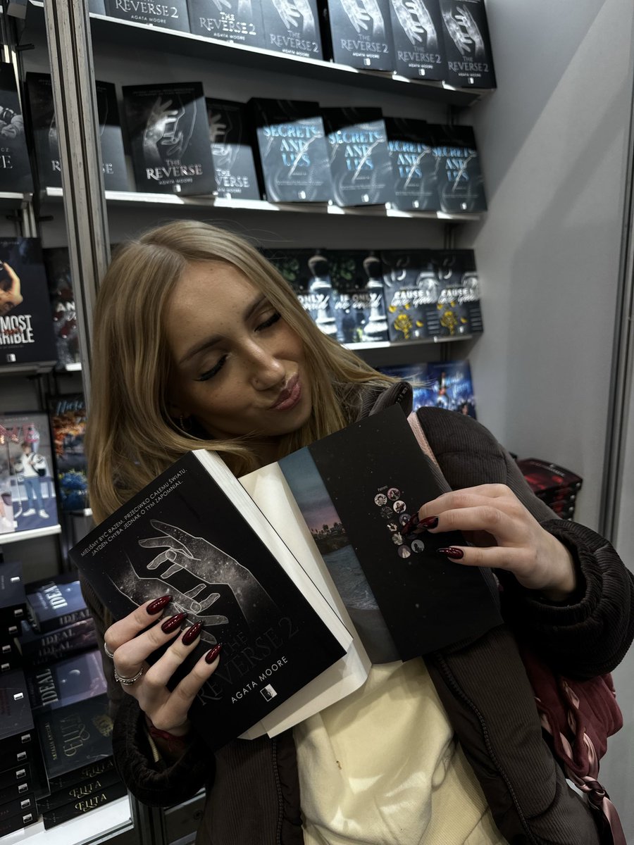 𝐳𝐮𝐳𝐢𝐚🩶 | 𝐒𝐀𝐋 & 𝐓𝐅𝐋 𝐞𝐫𝐚 (@rora_reads) on Twitter photo moje słoneczka🤍 
#thereverse 2 moje słoneczka🤍 
#thereverse 2