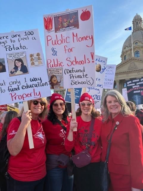Thanks to teachers Nadine, Breana and Megan -- rally outside the Legislature after Throne Speech - red for ed!

#AbLeg