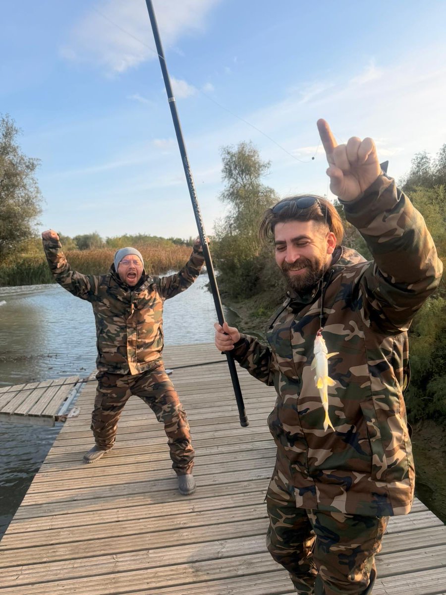 Singura captură din delta, felicitări <a href="/hobincus/">Alexandru Hobincu</a> 
Există o iluzie optică, Hobincu este foarte mic de aceea oblețul din poză pare rechin 🤣.
Mulțumim <a href="/Andrei_ABCrypto/">Andrei ABCrypto</a> pentru efectul de microscop de pe noul tău telefon.
Bucuria mea exprimă sentimentul general din cripto, țipi de