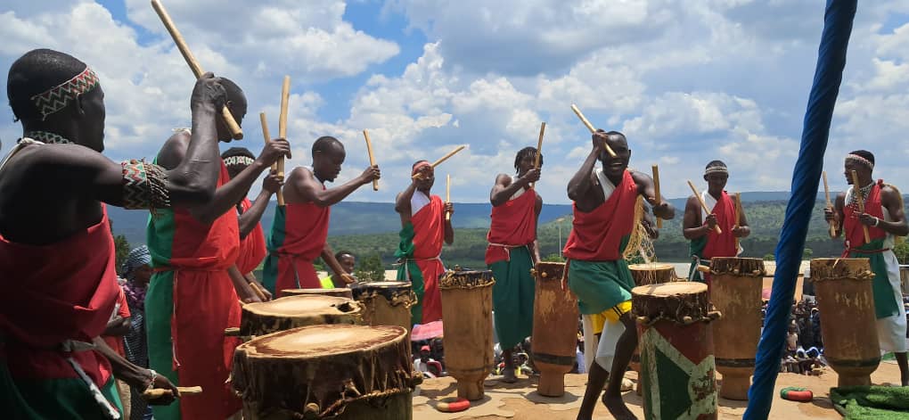 icbs_connect's tweet photo. Today, @icbs_connect  joined the @RwandaHealth in Mahama Refugee Camp, @KireheDistrict, to mark #WorldMentalHealthDay.
Conflicts destroy not only homes but also psychosocial well-being, disconnecting people, families, and communities.
#MentalHealthMatters #RefugeeWellbeing https://t.co/vnQSNnsHS5