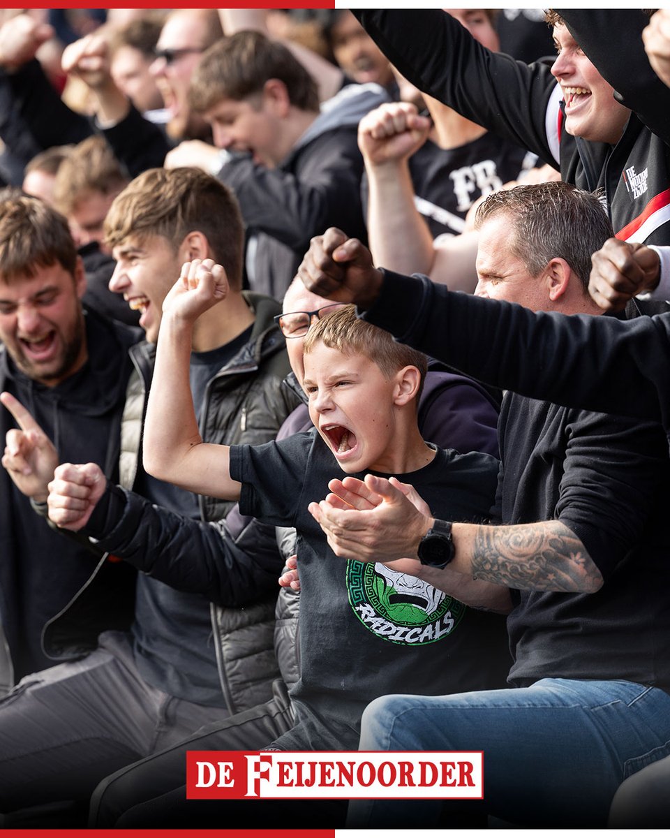 Voor wie dacht dat de storm was gaan liggen, nu gaat het pas stormen! Laten we de lampen niet sparen vandaag!
#matchday #feyenoord #feypsv
📸 <a href="/Twaalfde_Man/">De Twaalfde Man</a>