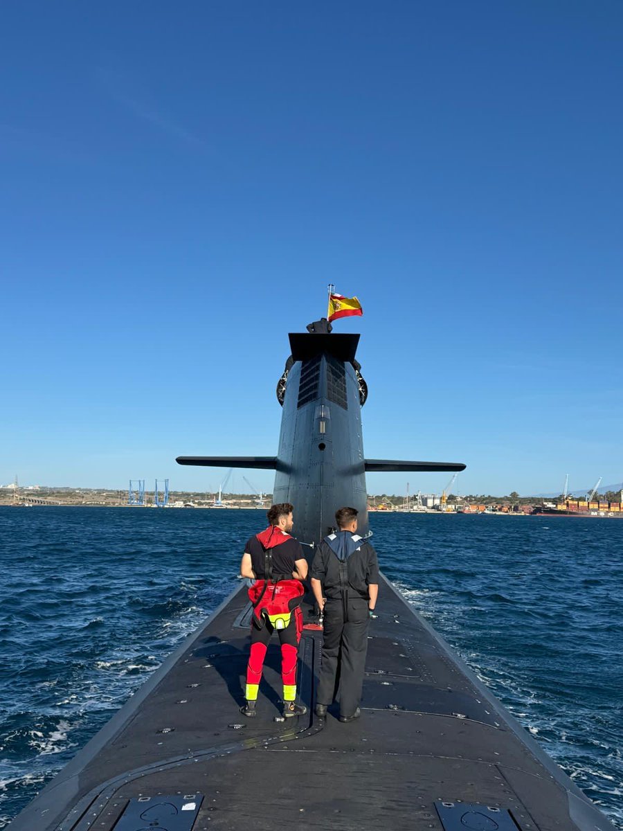 EMADmde's tweet image. El submarino #IsaacPeral recala en Augusta, en Italia. 
Primera escala durante su despliegue en la operación #SeaGuardian. #MOPS @Armada_esp