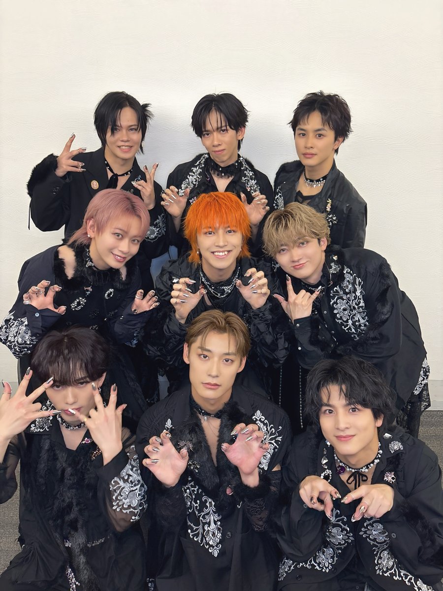 【#Mステ 放送中】
⠀
このあとは
初登場の #超特急👏🚄
⠀
サビの爪トゲダンスに注目！
「NINE LIVES」を披露🐈‍⬛✨
⠀
💬コメント
💙カイさん「耳に残る『爪研ゲ爪研ゲ』というフレーズと、それに合わせた『爪トゲダンス』に注目していただきたいです！」