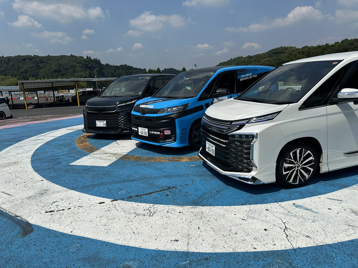 Voxy_Modellista's tweet photo. GRカート試乗会！！初カートがまさかのGRカートで感動🥺カッコイイし速いし最高の思い出に！関係者、参加された皆様ありがとうございました！ラリーNOAH写真も🤤 https://t.co/DNp4ihZhyw