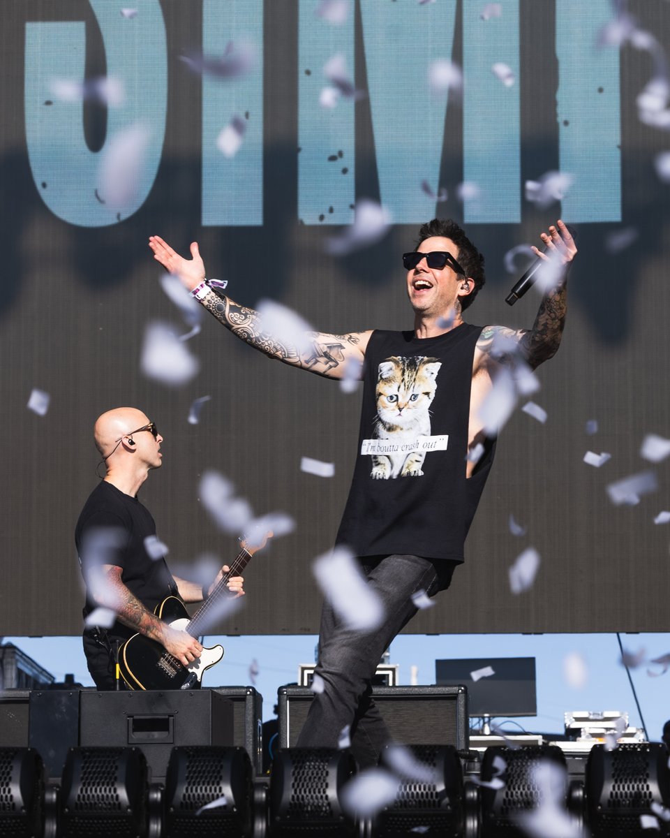 Rock Sound tweet media