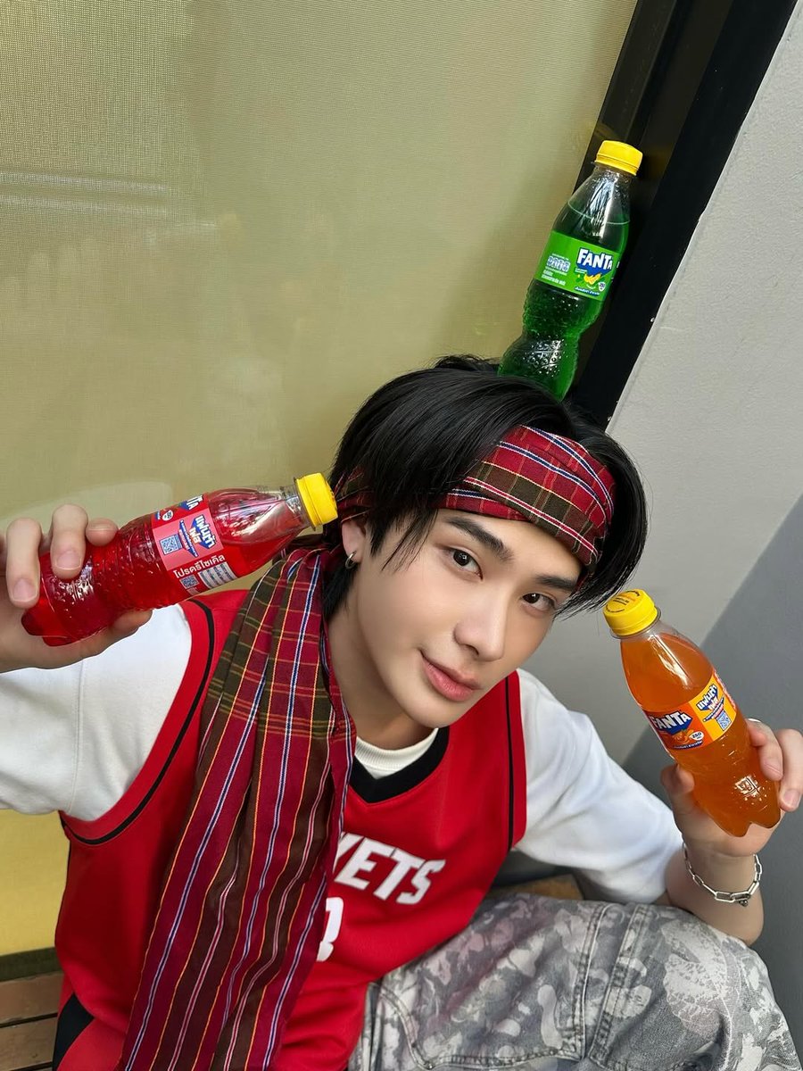 BUSshine__id's tweet photo. · ͟͟͞͞➳❥ Thai IG Post Update
— 24.10.2025 : thai.busofficial
ไทยชวนเอื้อยมาเก็บแต้มซ่ากับ “แฟนต้า” ขวดจิ๋ว 10 บาท ขวดเดียวได้ตั้ง 250 แต้มเด้อ!
#FantaTH #แฟนต้าเก็บแต้มซ่าล่ารางวัล #FantaFestTH #FantaFestTHxBUS #ThanksFanta
#BUSbecauseofyouishine
#THAIchayanon https://t.co/ThTuOBxwR1