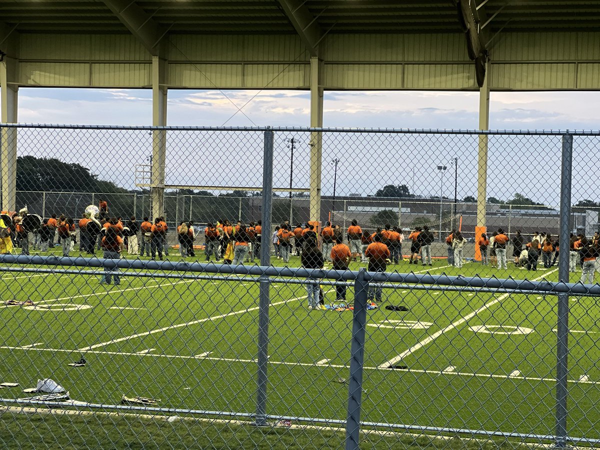 JordoSimmons's tweet image. Up here at 5 am for the WFAA Pep Rally then immediately off for practice to perfect their show. Hardest work band around!!!! @westmesquitehs #burntorangeband #westsidebestside #westsidestandard