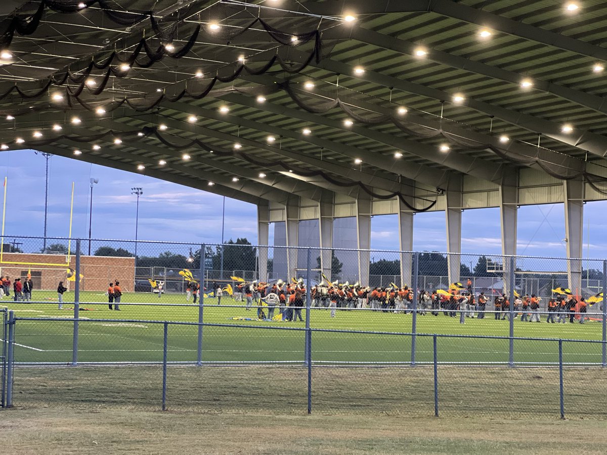 JordoSimmons's tweet image. Up here at 5 am for the WFAA Pep Rally then immediately off for practice to perfect their show. Hardest work band around!!!! @westmesquitehs #burntorangeband #westsidebestside #westsidestandard