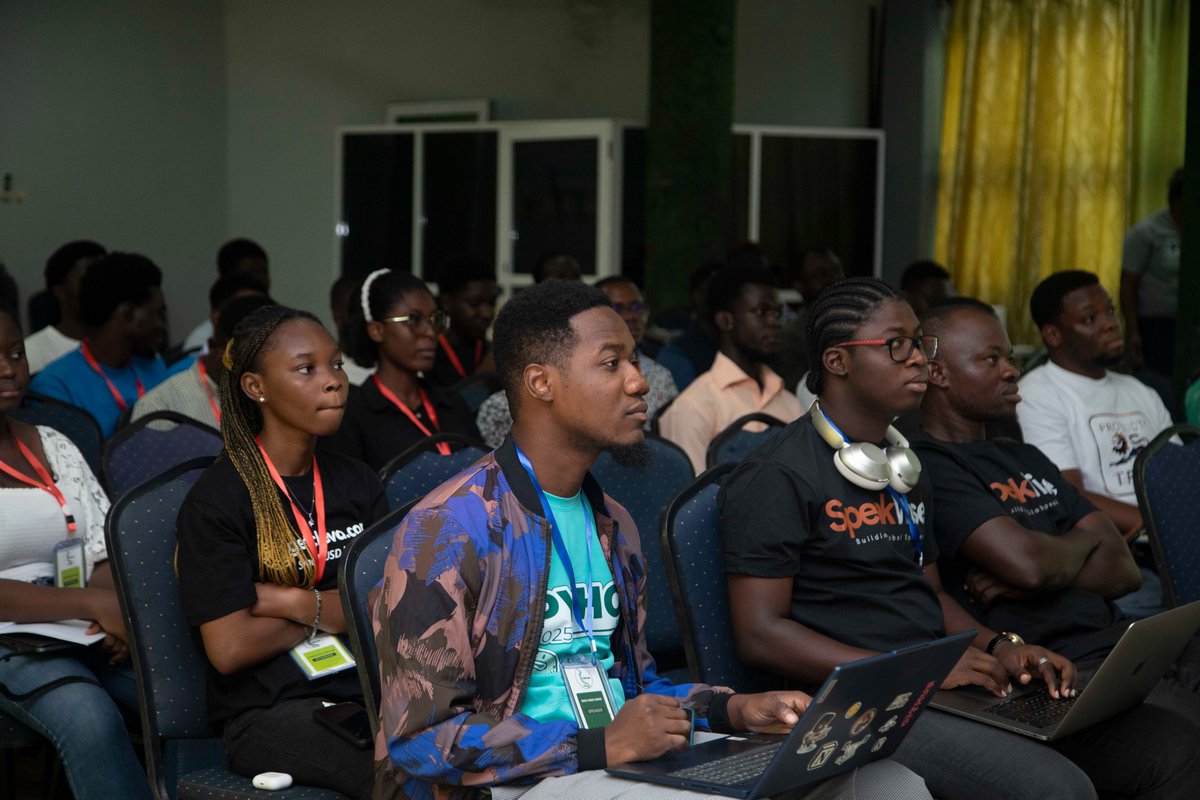 PythonHo's tweet image. PyHo 2025 kicks off with @Edinam233's keynote presentation: "Personas and Pathways for Building Open Futures"
Ubuntu in action is proving that sustainable, equitable tech communities start by removing barriers, not questioning commitment.
#PyHo2025 #OpenSource #TechConference