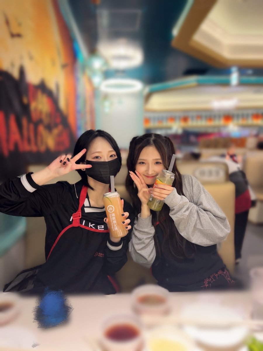 kohina_narita's tweet photo. 4人で火鍋行ってきました!!🍲
初火鍋とっても美味しくてハマりました!!
復帰祝い嬉しかったです︎^_^ https://t.co/MnSvNhn0Fg