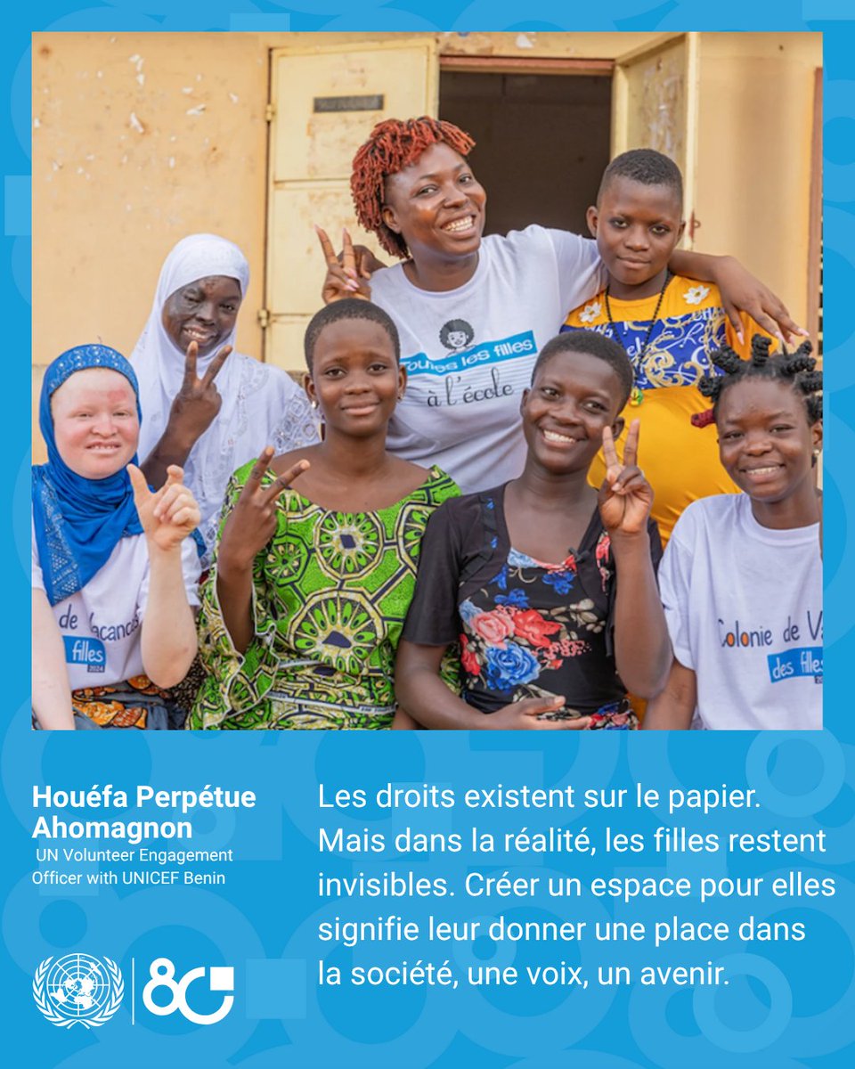 Houéfa Perpétue Ahomagnon, #VNU à <a href="/UNICEF_Benin/">UNICEF Benin</a>, renforce le leadership et les droits des filles au quotidien. Depuis 2024, elle a formé +800 filles, mobilisé +200 participantes dans des colonies de vacances et amplifié leur voix à travers U-Report. #JournéeDesNationsUnies #UN80