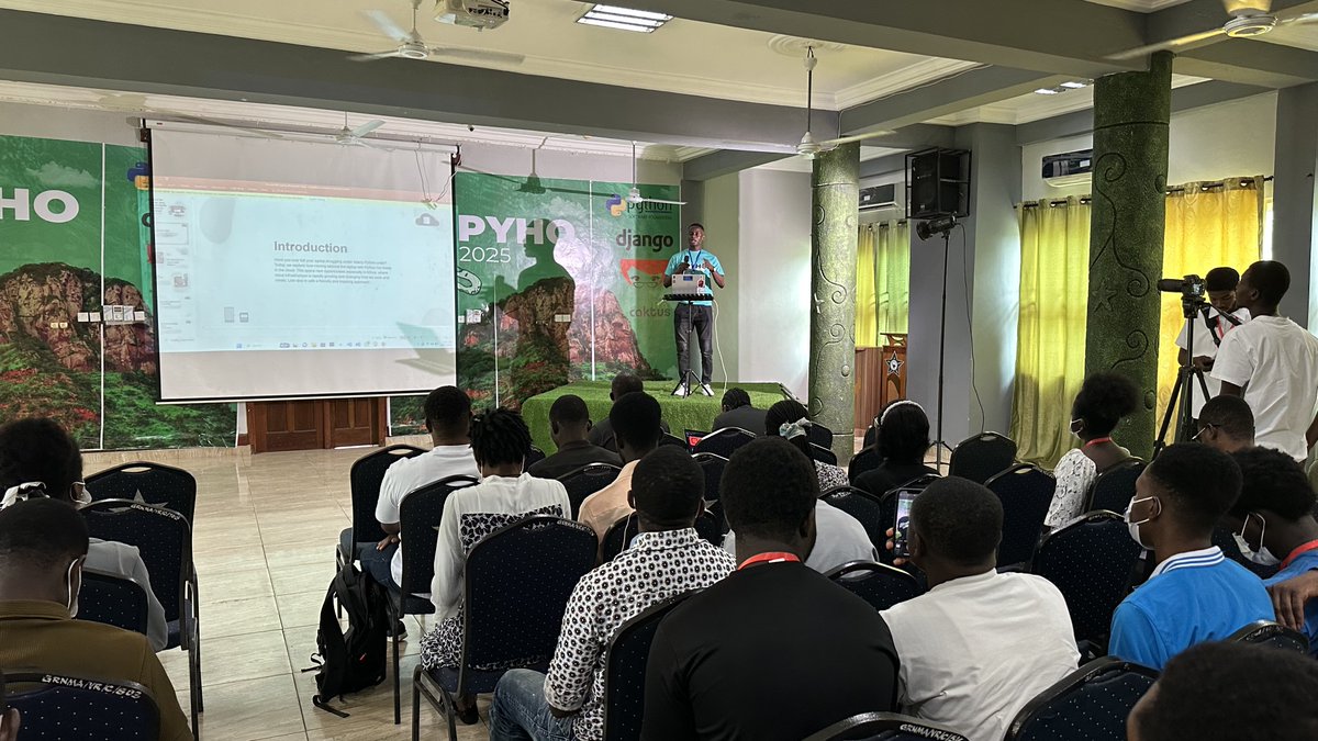 PythonHo's tweet image. @BediakoNya73715 gave a talk on Beyond the Laptop: How Python Opens the Door to the Cloud. 
He enlightened the audience on the world of Cloud and how using python opens the door. He led the session with an engaging Q&A which got the audience glued to the session.