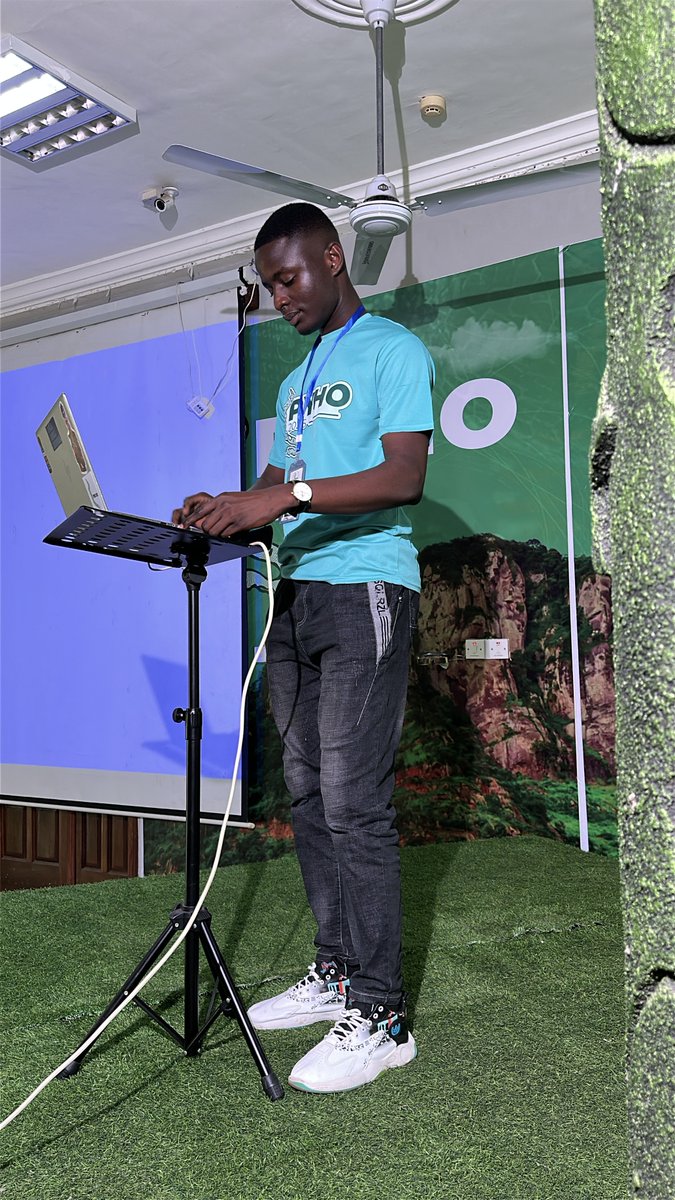 PythonHo's tweet image. @BediakoNya73715 gave a talk on Beyond the Laptop: How Python Opens the Door to the Cloud. 
He enlightened the audience on the world of Cloud and how using python opens the door. He led the session with an engaging Q&A which got the audience glued to the session.