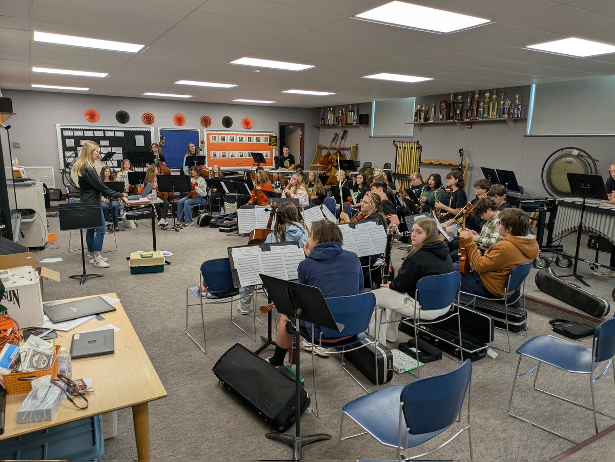 HHS Orchestra in action! #hpsdawesome <a href="/HanoverPublic/">HanoverPublic</a>