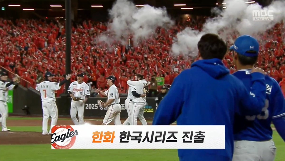 그냥 눈물나... 마냥, 언젠간 가겠지 우리가 다시 기둥이 바로 서면 우리의 무대는 저곳이겠지 하던 곳에 드디에 우리가 닿았다는게 마냥 남의 잔치같았던 무대가 이제 우리의 무대라는게