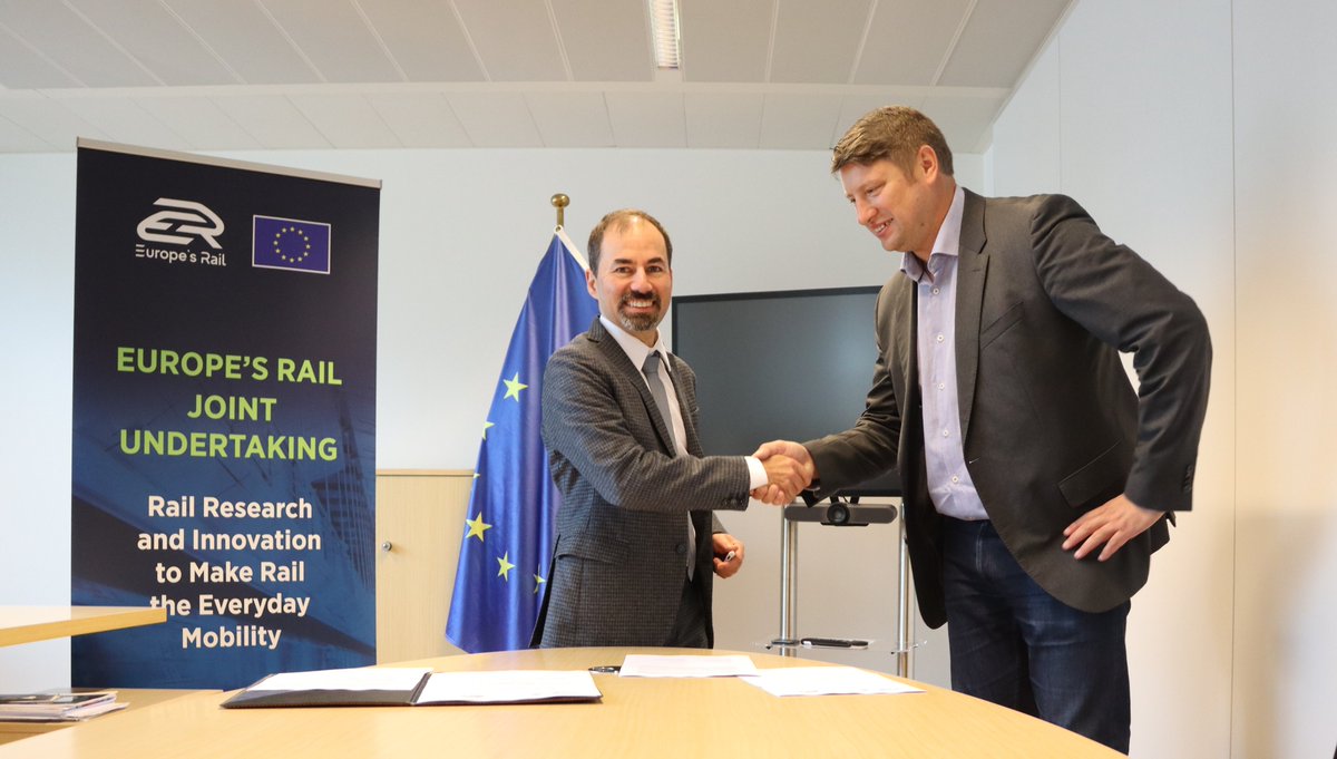 🚄 A major step for Europe’s rail innovation! #EU_Rail &amp; <a href="/ETSI_STANDARDS/">ETSI</a> have signed an memorandum to boost collaboration in ICT standardisation, interoperability &amp; research. Together, we’ll drive a future-proof, digital &amp; connected rail system for Europe.