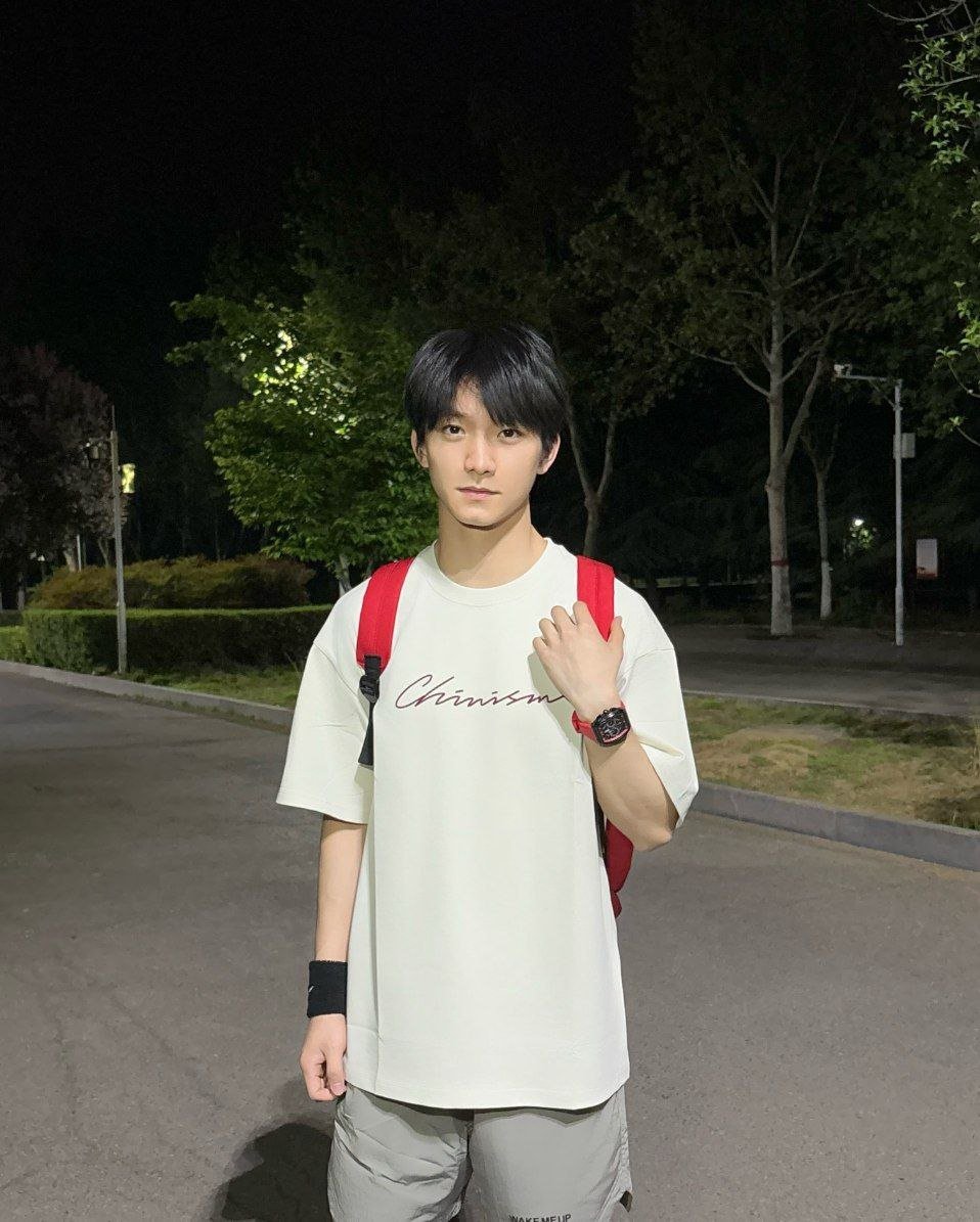 爱健身的小男孩 tweet media