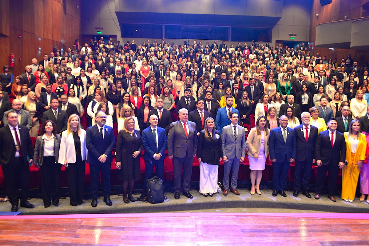 DefensoriaPy's tweet image. El defensor del Pueblo, Abog. Mag. Rafael Ávila Macke, participó de la apertura del XI Congreso Nacional del @MDP_py , realizado en el Centro de Convenciones del Banco Central del Paraguay (BCP). 🇵🇾
El encuentro, encabezado por el Prof. Dr. Javier De Jesús Esquivel González,…
