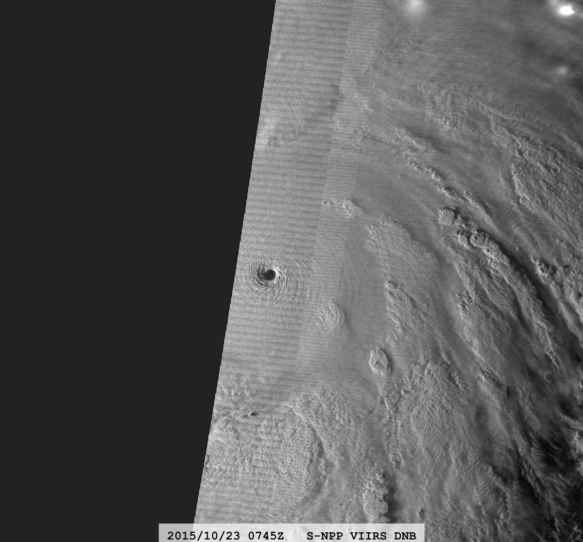 zeb199818's tweet photo. Hurricane #20L #Patricia 10-year Anniversary
Satellite: #SNPP #VIIRS
Channel :
I5 (11.45 µm) 375-m
Day/Night Band DNB (0.7 µm) 375-m
Time : 2015/10/23 0745Z
CPA : ~1440 km
Aircraft Observation :
0646Z 885mb/41kt FL 192KT https://t.co/kXPBuctdb7