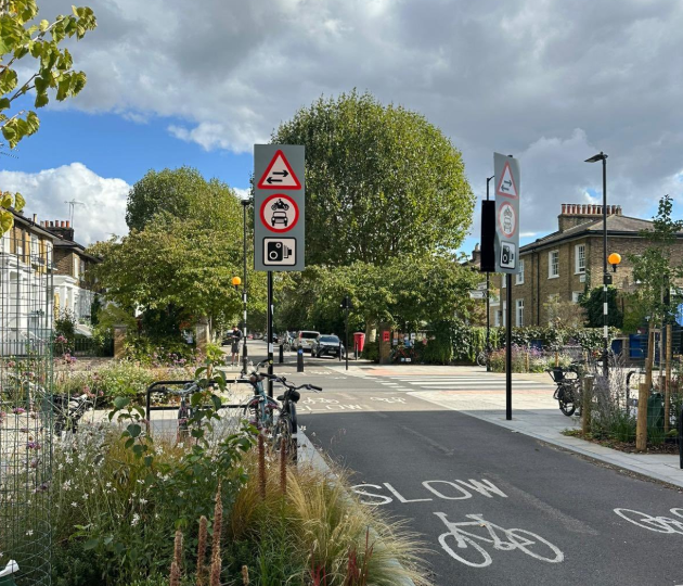willnorman's tweet image. In 2024/5 @MayorofLondon&apos;s TfL/borough partnerships delivered:
🚲51km new bike routes
🦓400 new ped crossings
🚲12000 bike parking spaces
🚲65000+ cycle training sessions
🚸150 new school streets
💈7 new LTNs
☔️50000sqm SUDS