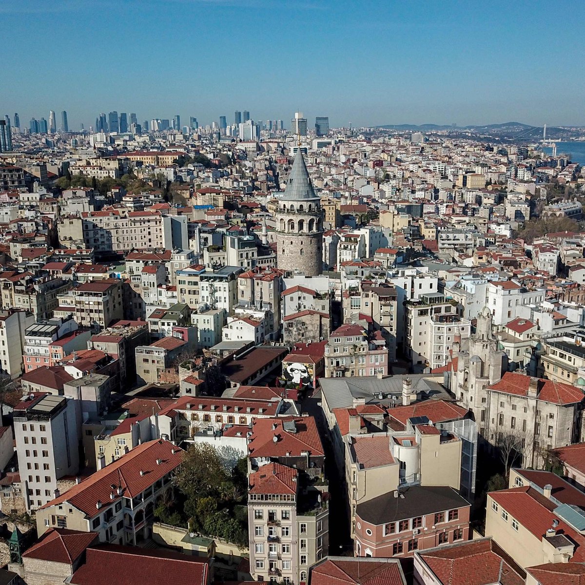 İstanbul'da kiralık konut uygulaması başlıyor.

• 15 bin kiralık konut belirlendi.
• Konutlar, bölgedeki ortalama kiraların yarı fiyatına kiralanacak.
• Kira sözleşmeleri 3 yıllık olacak.
• Genç çiftler, asgari ücretliler, memurlar ve işçiler faydalanacak.