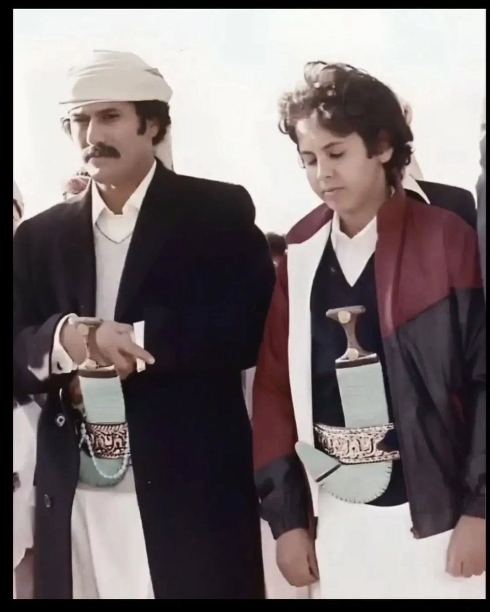 . 

.

.
كلُ ما تتجاهلة  من أجل راحة بالك فهو مكسب عظيم  لدي قلب بدون مبلغة يشعر بي أشياء كثييرة يعرف ما يدور حوله ولدي فم لا يستطيع التحدث الزم السكوت واعطي كل شخص مكانه في قلبي دون ان يشعر سرا من باب الاطمئنان الذاتية رحمك الله سيدي القائد المشير علي عبدالله صالح