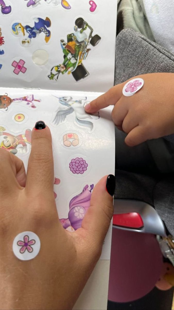 Она так выросла. У неё теперь новые увлечения - наклейки