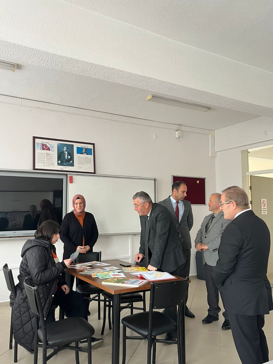İlçe Milli Eğitim Müdürümüz Sn. Ahmet ALTIN ve Şube Müdürümüz Sn. Ömer BAŞTAN ilçemiz Özel Eğitim Meslek Okulunu ziyaret ederek öğretmen ve öğrencilerle bir araya geldi. <a href="/tcmeb/">Millî Eğitim Bakanlığı</a> <a href="/TrabzonMem/">Trabzon İl Milli Eğitim Müdürlüğü</a>