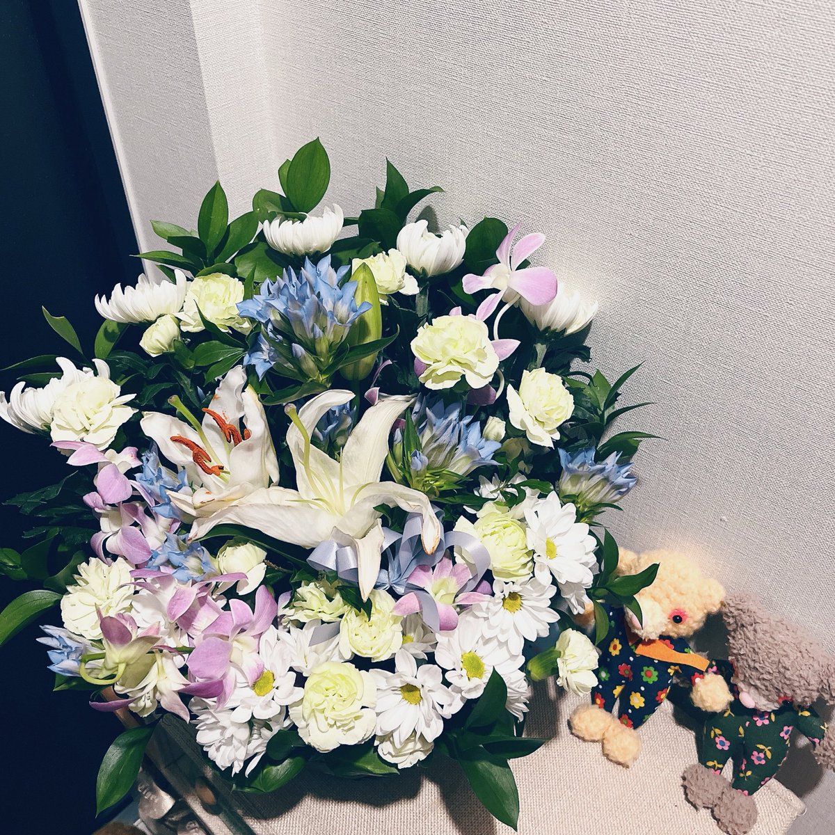 kimurarock's tweet image. 10/23

はなの日でした🌸

大先輩とランチの日程を相談していたら、、、

その日を聞かれ

はなが来てほしいのかなって🥺

一緒にお参りと
花会🌸
してくださった

いつもいつも
はなにとっても
優しかった

わたしには
怖かったけど😂

綺麗なお花まで
ありがとうございました
🥰

玄関が良い香り♡