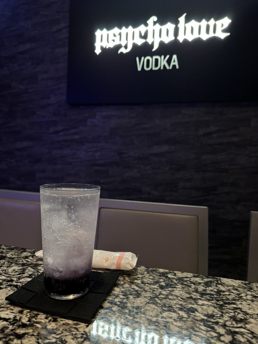 jNEyITlzL01OKC1's tweet image. HYDEチャンネルでHYDEさんが作ってたカクテル飲めますよ🍸
気になる方はぜひEDYHWAKAYAMAへ飲みに来て下さいね♪