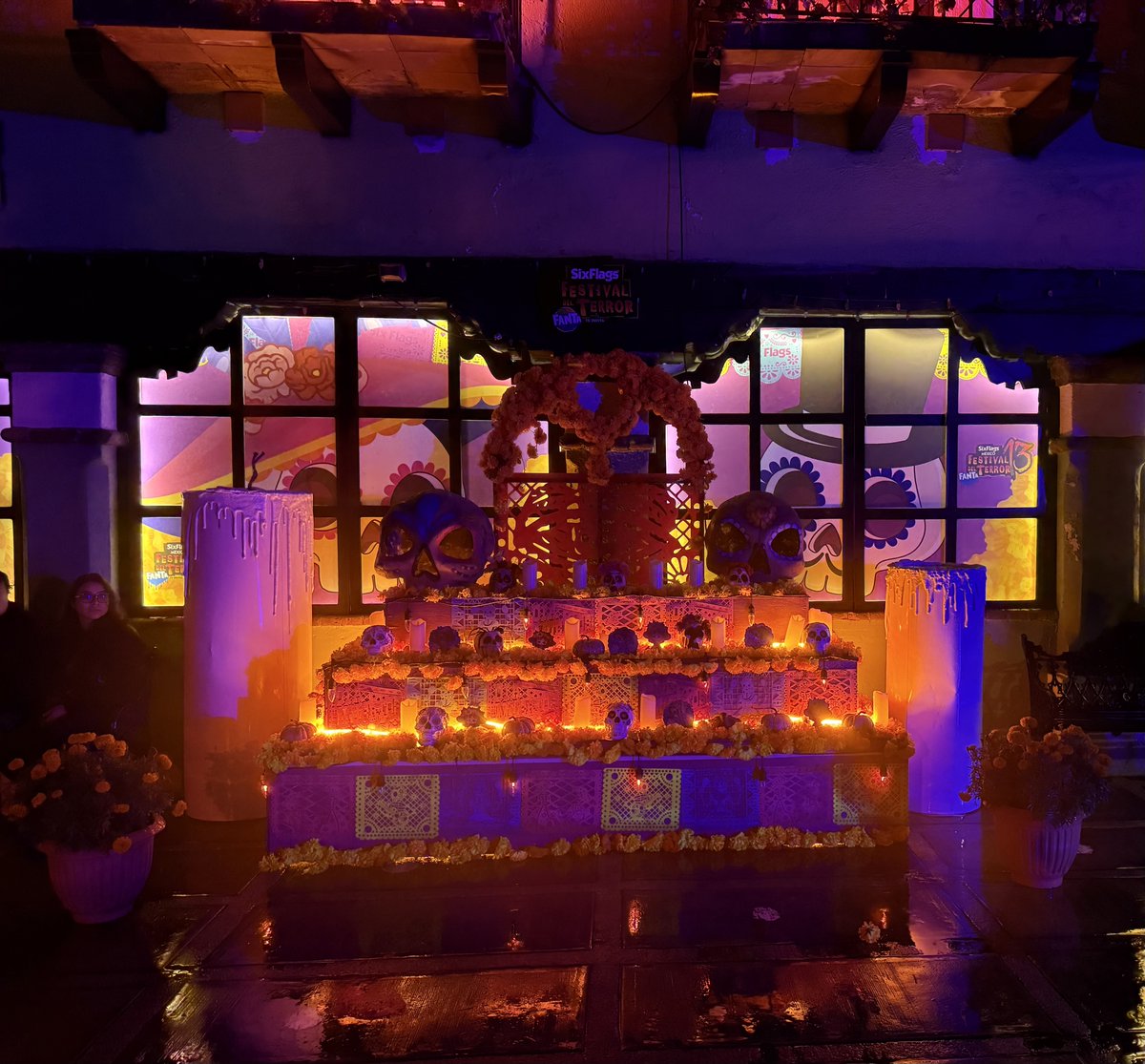 Halloween is approaching, and so is Dia De Los Muertos! The Mexico office enjoyed celebrating both holidays early at Six Flags Mexico.
#IEL #Integrity #DiaDeLosMuertos #Halloween