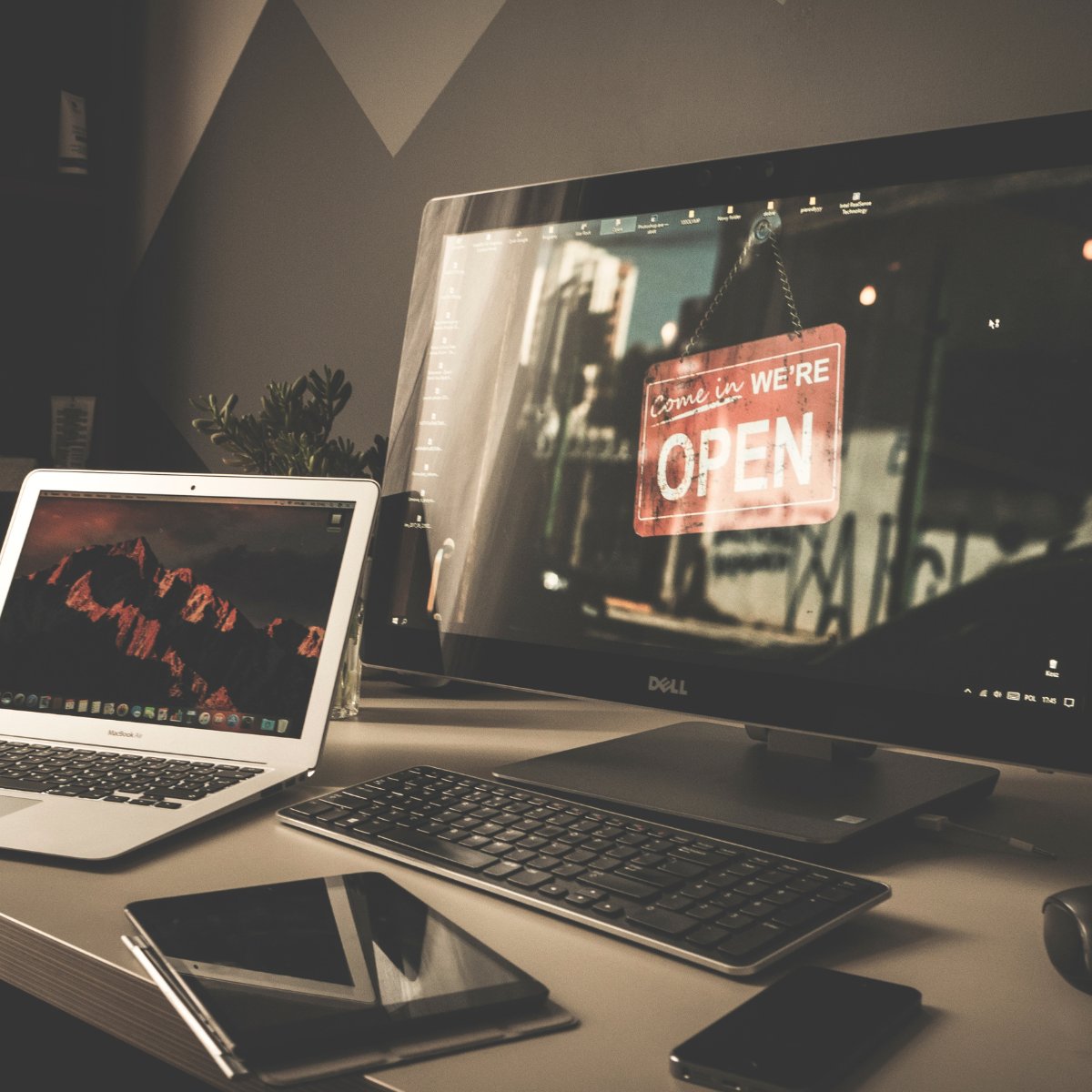 Cyber safety starts at home. Families of all ages face online risks. Educate, set rules, update devices, use strong passwords and back up data regularly to stay safe. Protect your loved ones today.

Read more: ow.ly/9geO50XgQ70 

#CyberSecurity #StaySafeOnline