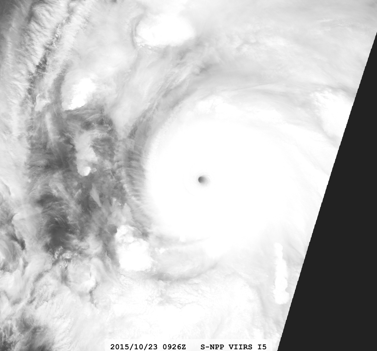 zeb199818's tweet photo. Hurricane #20L #Patricia 10-year Anniversary
Satellite: #SNPP #VIIRS
Channel :
I5 (11.45 µm) 375-m
Time : 2015/10/23 0926Z
CPA : ~1200 km
Aircraft Observation :
0646Z 885mb/41kt FL 192KT https://t.co/zipqGwAdDJ