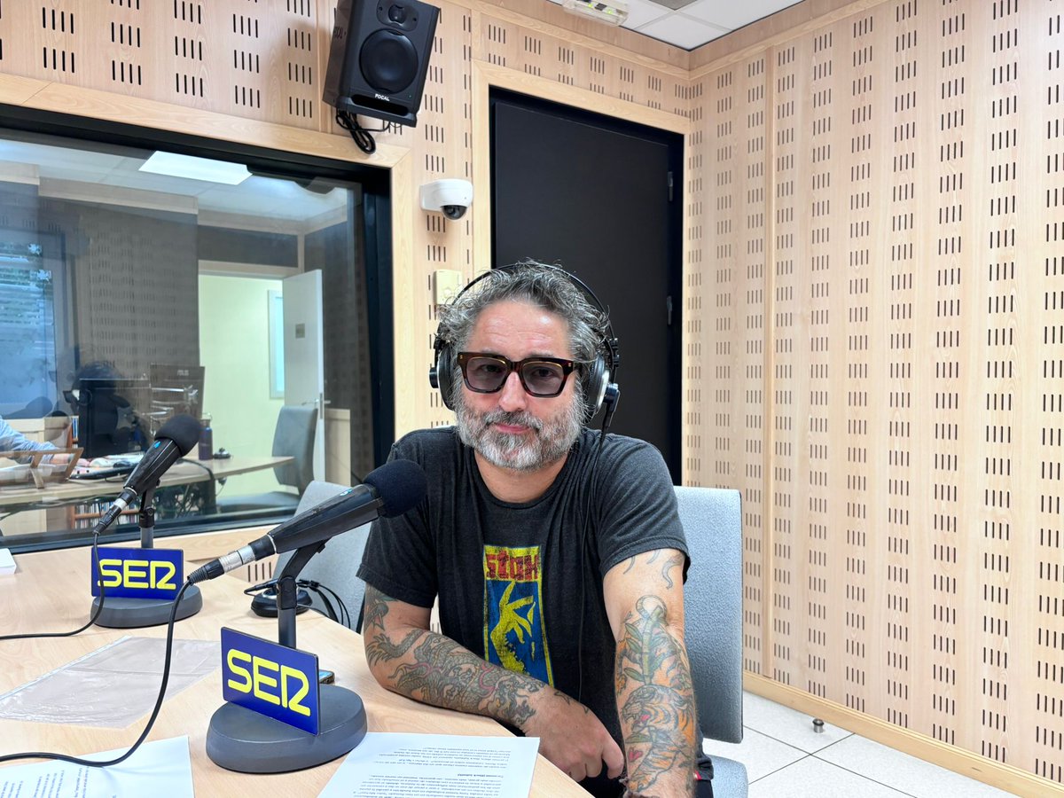 Esta tarde en #LaVentanaDeBaleares repasamos la trayectoria de Raphael.
El artista está en Palma este viernes y mañana sábado, ofreciendo dos conciertos en el Auditorium de Palma.
Nueva edición de 'Es sólo música pero nos gusta'  con <a href="/JulioMolina75/">Julio Molina</a> 🎸
A las 19:20h, te esperamos.