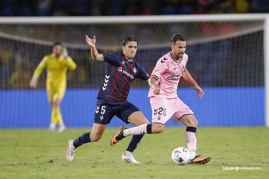 🚨 CANARIAS | Deportes
📌 13:45 | Canarias En La Onda 
📅 Viernes | 24 de octubre | 2025
🗣️ <a href="/ojedam82/">David Ojeda Merino</a> y <a href="/AleixValero/">Aleix Valero 🇮🇨 🏴󠁧󠁢󠁳󠁣󠁴󠁿</a> 
⚽️ Vivimos las previas de esta noche de la <a href="/UDLP_Oficial/">UD Las Palmas</a> y <a href="/CDTOficial/">CD Tenerife 🏴󠁧󠁢󠁳󠁣󠁴󠁿</a> y, además, del fin de semana en baloncesto 🏀
ondacero.es/podcast/emisor…