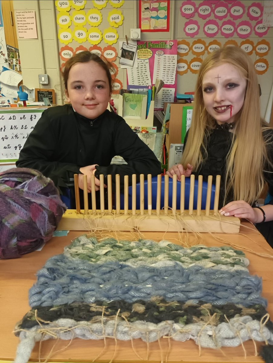Fantastic weaving by Lucy and Annie with Ms O'Meara. Well done girls on the amazing work on the loom 👏👏👏