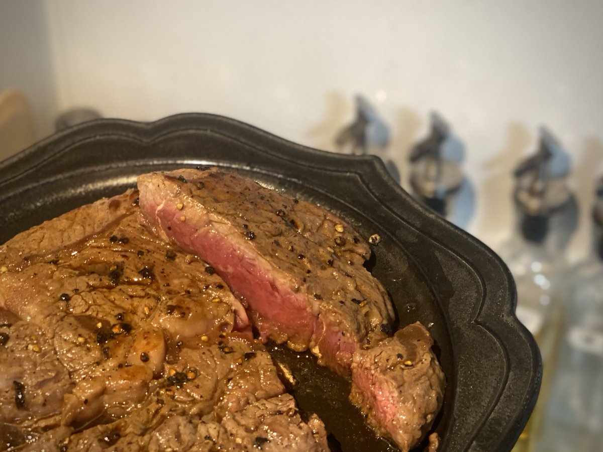 ドでかランプステーキが1000円ちょいで食べられるから自炊はやめられない