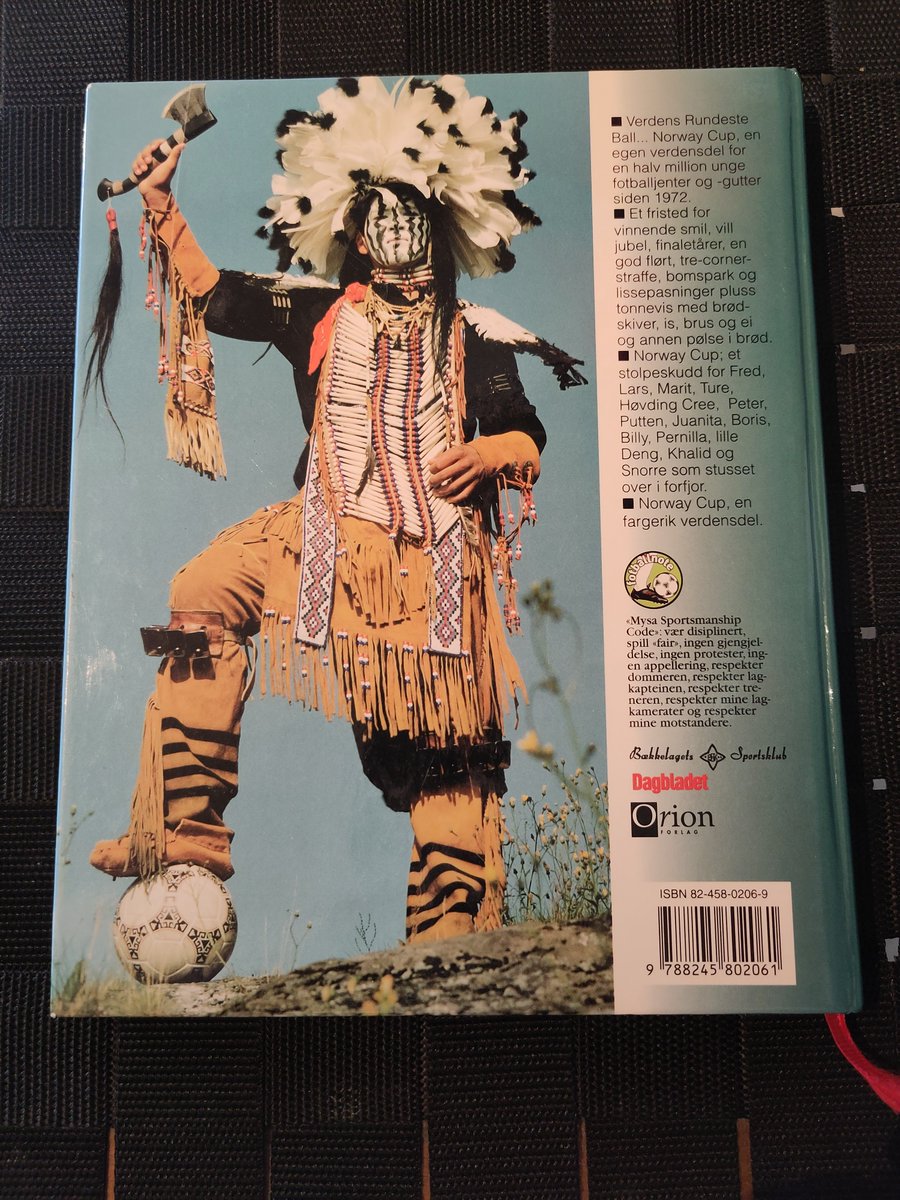 ForzaSecondHand's tweet image. Av de mange bøkene som er lagt ut på forzasecondhand.no i det siste finnes bl.a. @tomskalle sin bok om Norway Cup. Med bidrag fra en ung Ball24-forfatter. Uvisst om det var der redaktør @hanskalla oppdaget talentet.