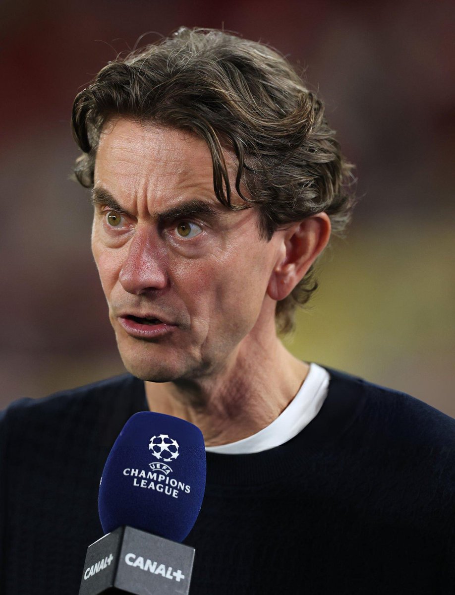 🚨🚨🗣️ توماس فرانك عن بناء اللعب في خط الوسط:

"الأمر جهدٌ جماعي سواء في عملية البناء أو صناعة الفرص. 

هم قادرون تمامًا على مساعدة الفريق.

وإذا لم نكن في أفضل حالاتنا هجومياً

فالأولوية حينها أن نكون متماسكين وصلبين دفاعيًا." 🛡